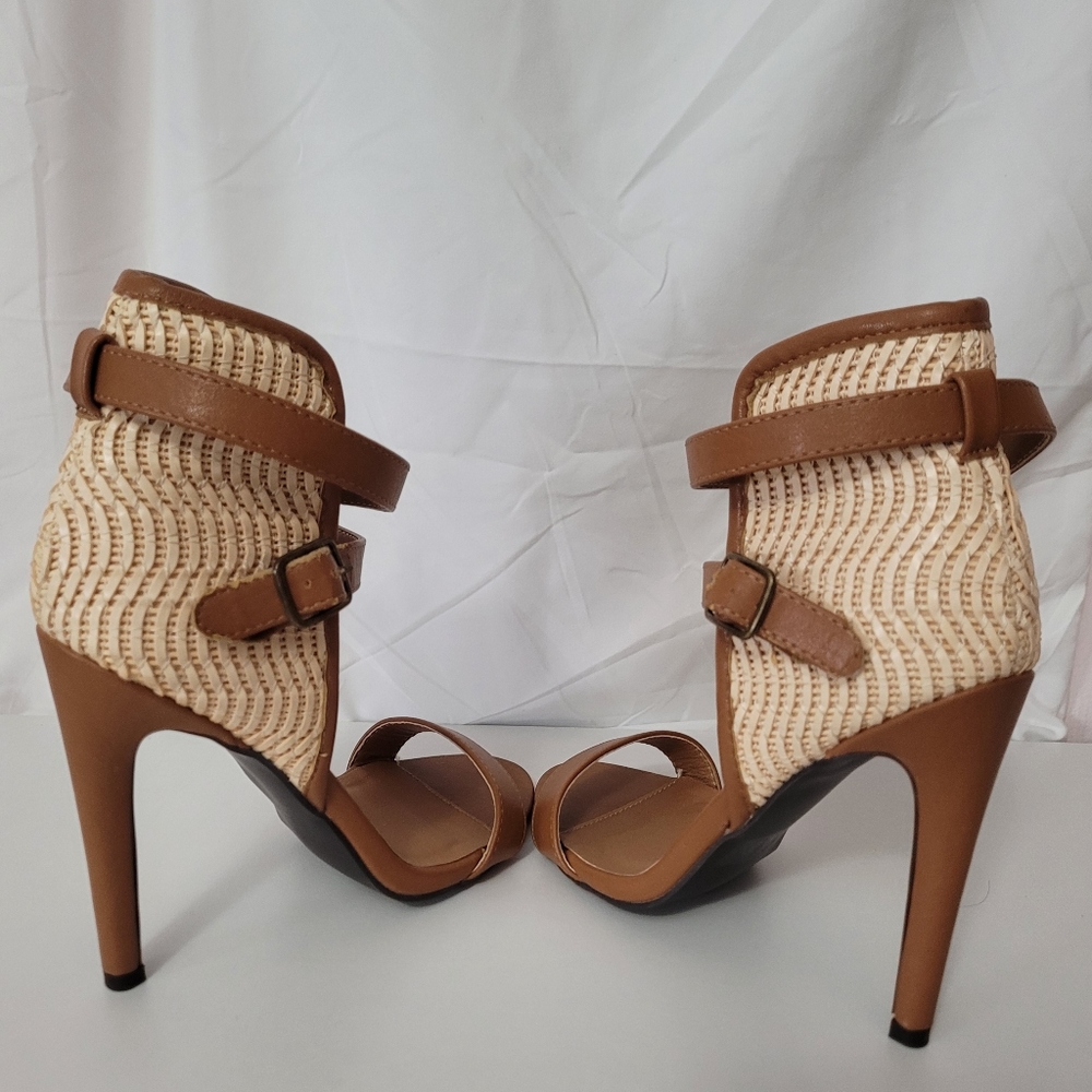Tan/Cream heels